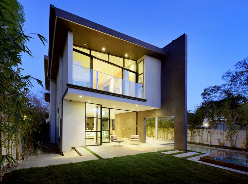 An Elegant Contemporary Home with Chic and Spacious Interior in Los Angeles by Amit Apel Design (39)