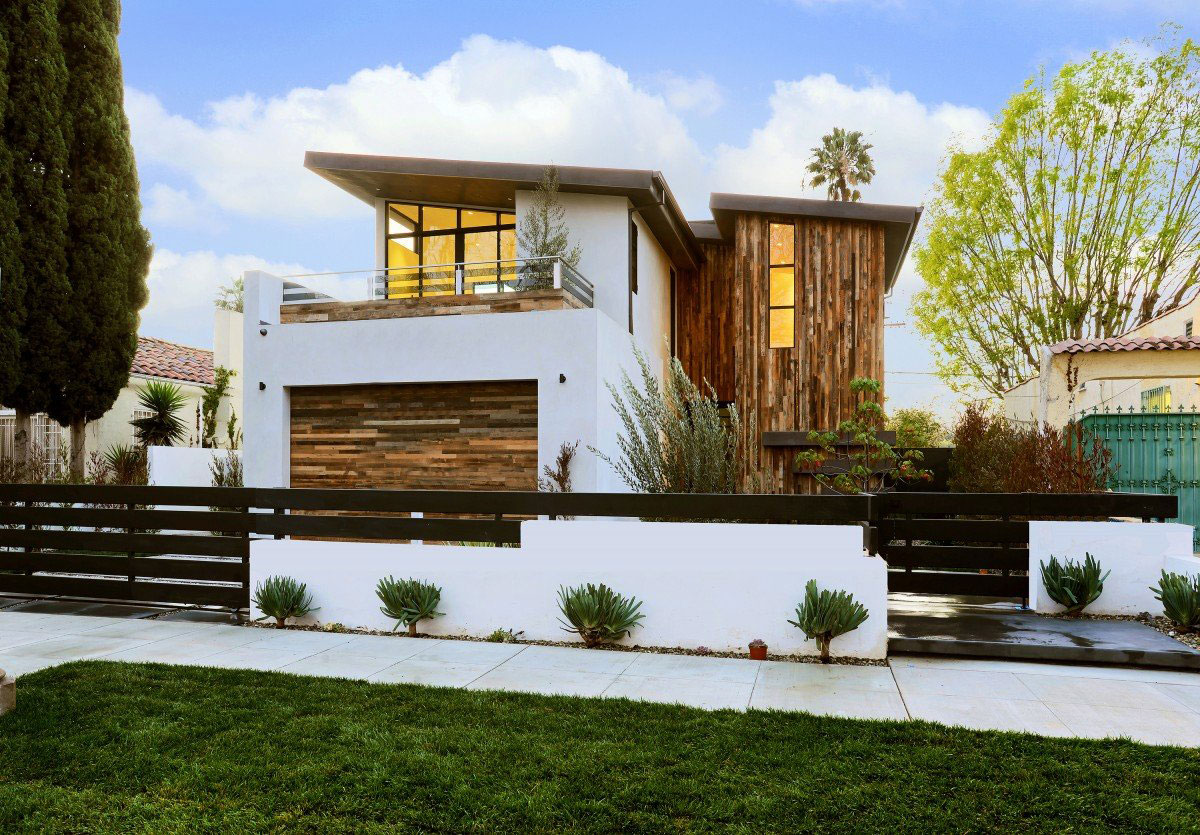 An Elegant Contemporary Home with Chic and Spacious Interior in Los Angeles by Amit Apel Design (41)