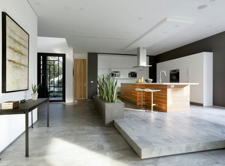 An Elegant Contemporary Home with Chic and Spacious Interior in Los Angeles by Amit Apel Design (5)