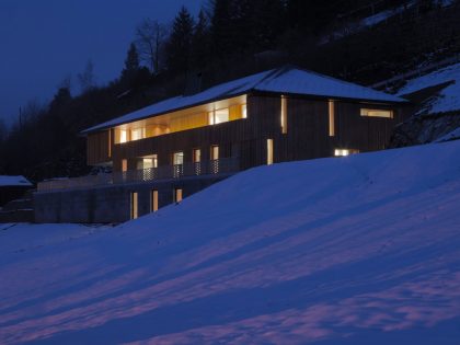 An Elegant Contemporary Home with a Long Swimming Pool in Fribourg, Switzerland by Ralph Germann Architectes (15)