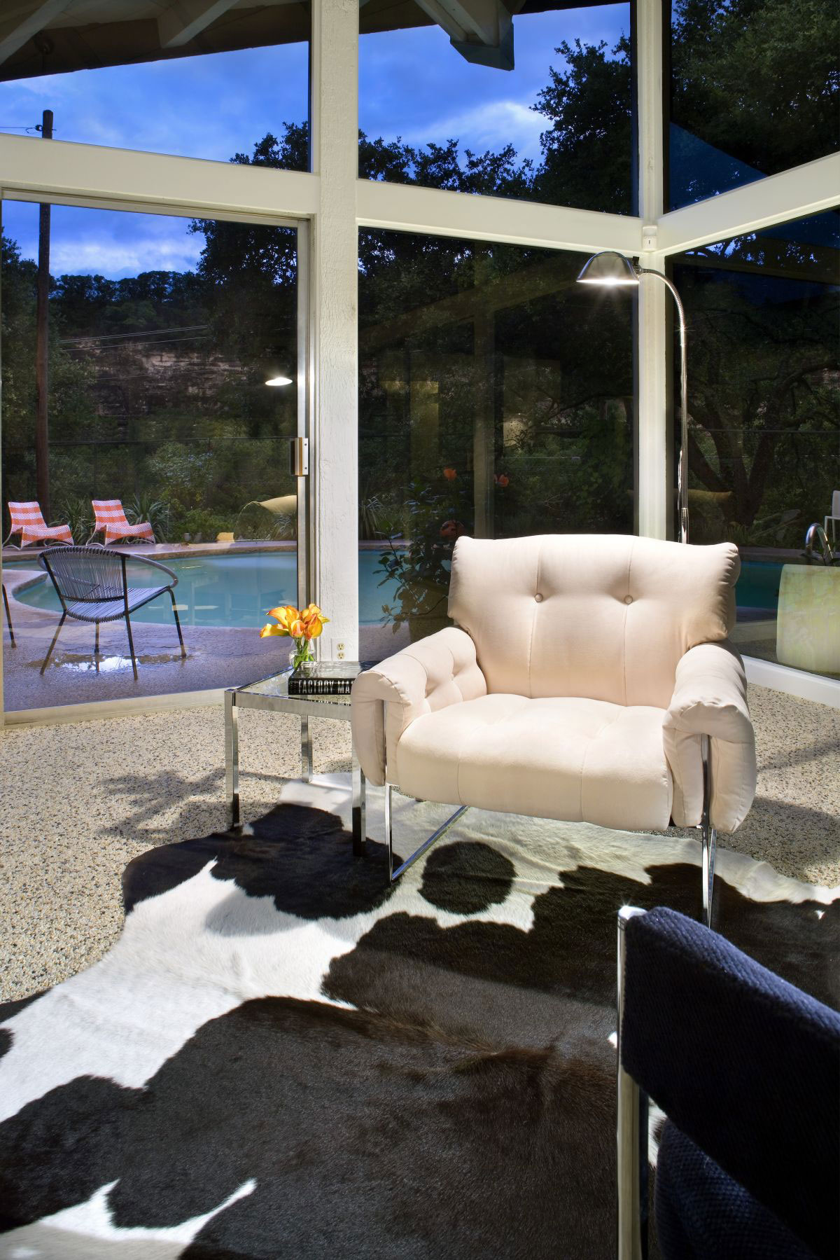 An Elegant Contemporary Remodel of a Unique and Mid-Century Modern Home in Austin by Kevin Pruitt (8)