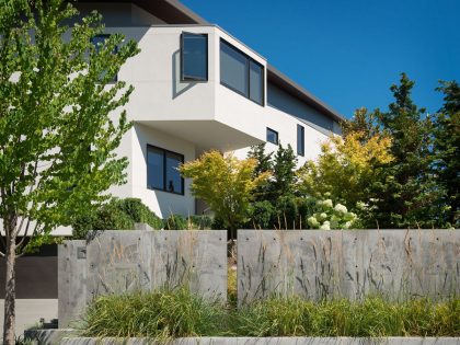 An Elegant Lakeside Summer Home with Modern and Spectacular Views in Seattle by CCS Architecture (1)