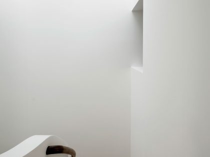 An Elegant Lakeside Summer Home with Modern and Spectacular Views in Seattle by CCS Architecture (12)