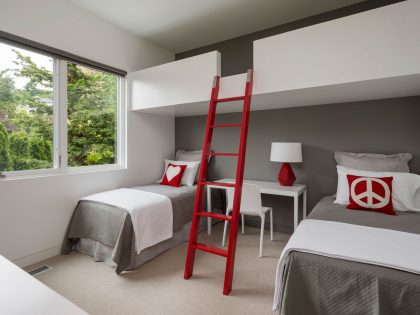 An Elegant Lakeside Summer Home with Modern and Spectacular Views in Seattle by CCS Architecture (18)