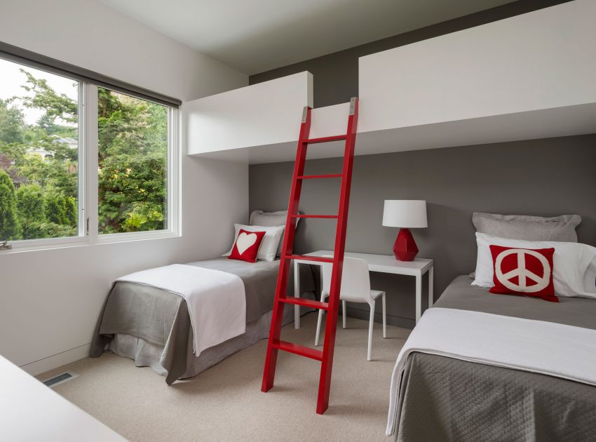 An Elegant Lakeside Summer Home with Modern and Spectacular Views in Seattle by CCS Architecture (18)