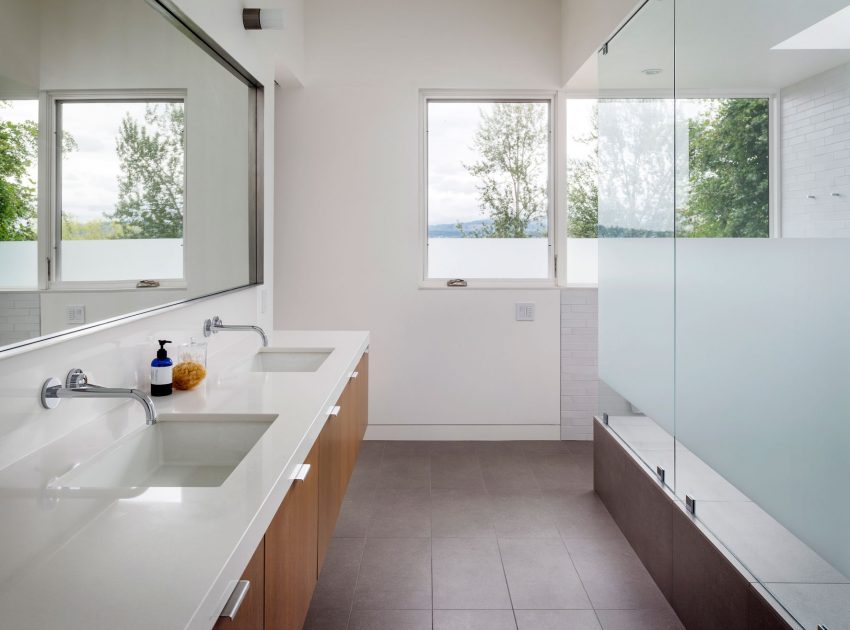 An Elegant Lakeside Summer Home with Modern and Spectacular Views in Seattle by CCS Architecture (19)