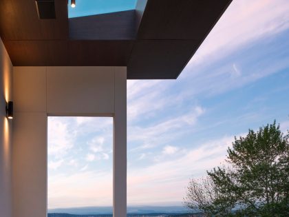 An Elegant Lakeside Summer Home with Modern and Spectacular Views in Seattle by CCS Architecture (20)