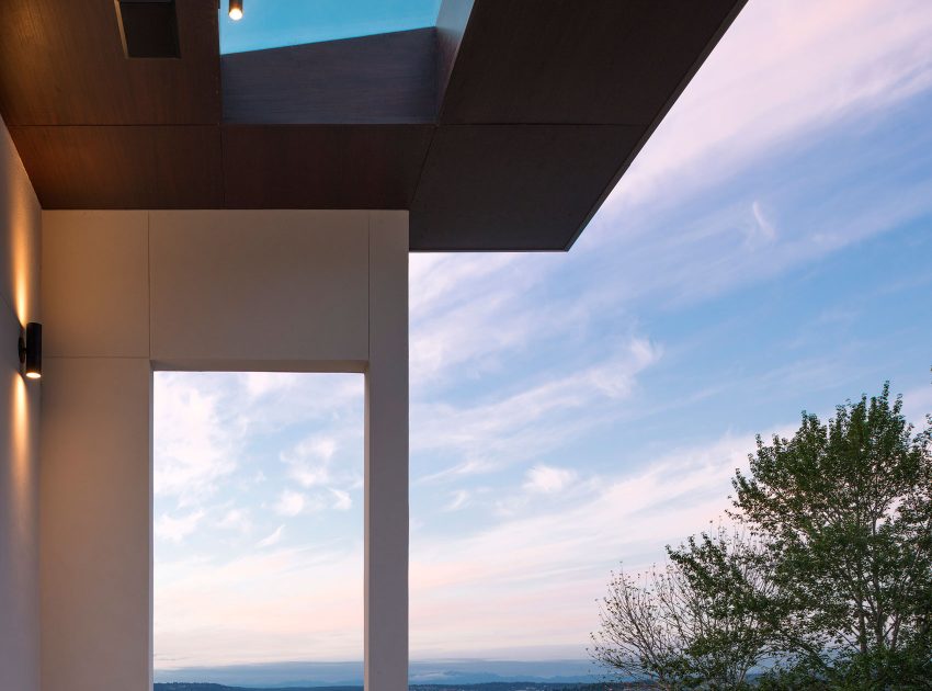 An Elegant Lakeside Summer Home with Modern and Spectacular Views in Seattle by CCS Architecture (20)