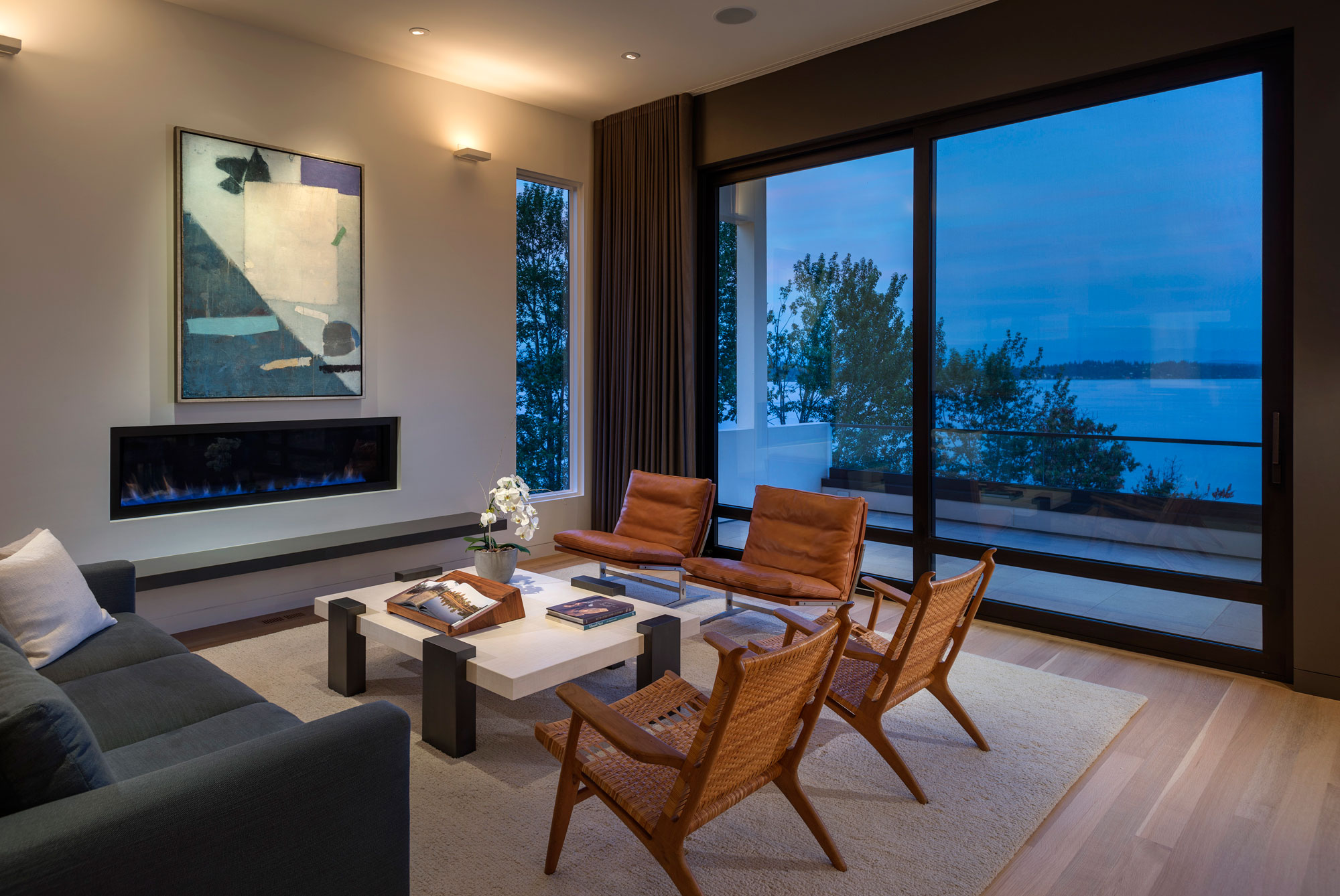 An Elegant Lakeside Summer Home with Modern and Spectacular Views in Seattle by CCS Architecture (22)