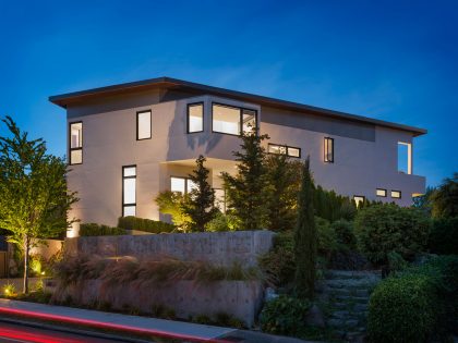 An Elegant Lakeside Summer Home with Modern and Spectacular Views in Seattle by CCS Architecture (24)