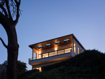 An Elegant Lakeside Summer Home with Modern and Spectacular Views in Seattle by CCS Architecture (25)