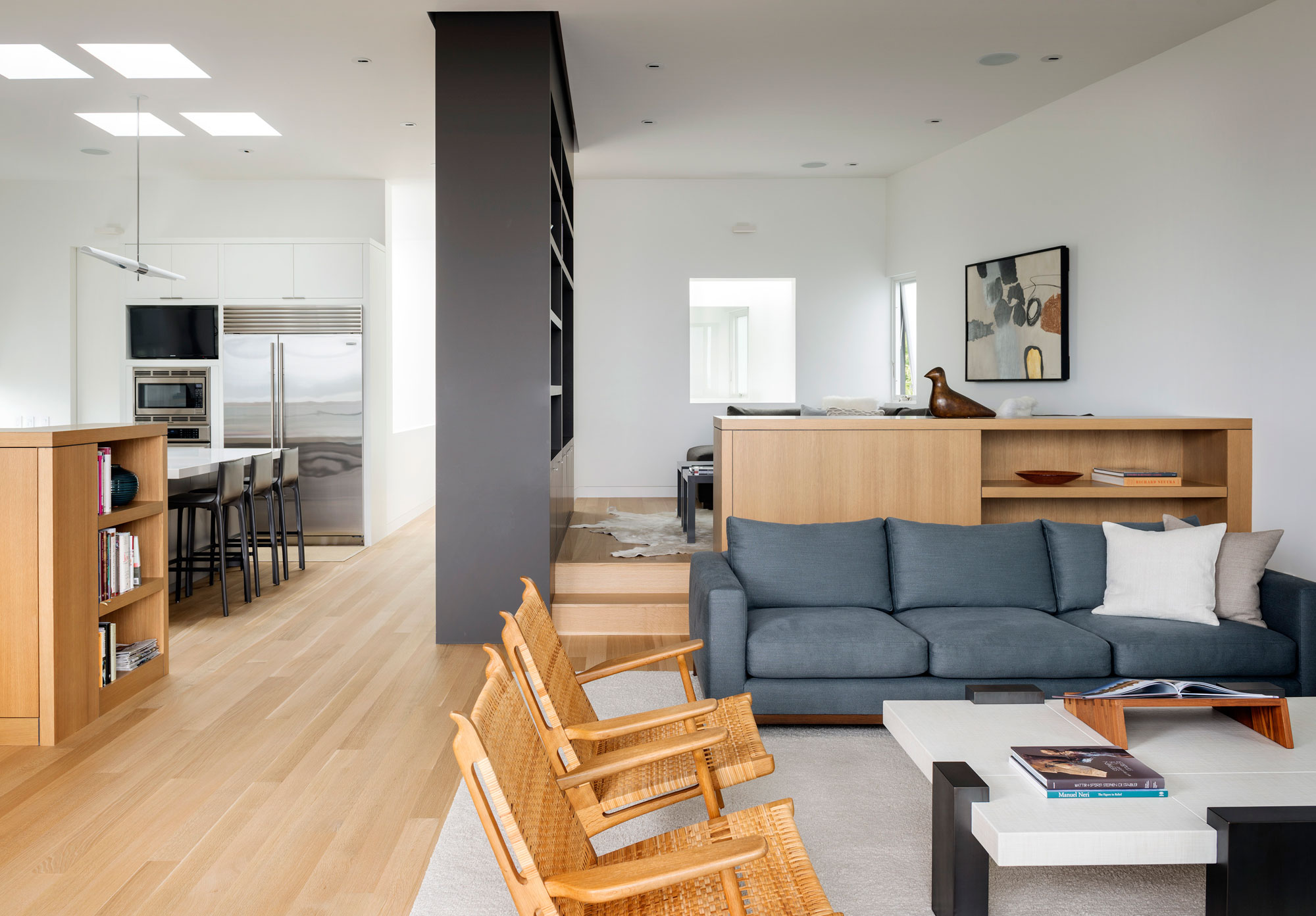 An Elegant Lakeside Summer Home with Modern and Spectacular Views in Seattle by CCS Architecture (5)
