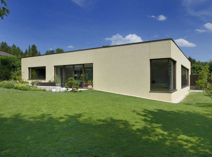 An Elegant Minimalist Home with a Roof Garden in Bavaria, Germany by F64 Architekten (1)