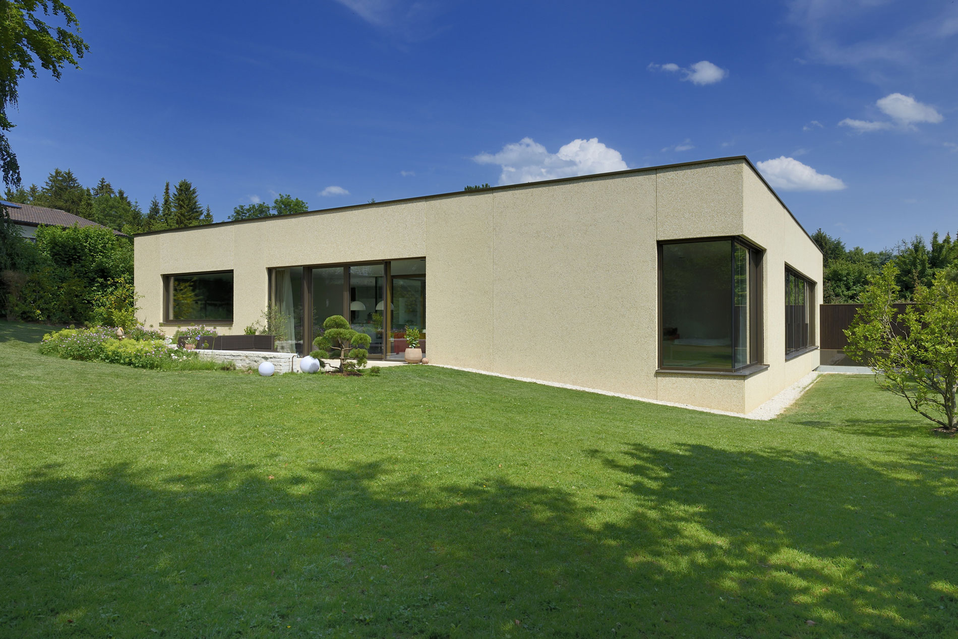 An Elegant Minimalist Home with a Roof Garden in Bavaria, Germany by F64 Architekten (1)
