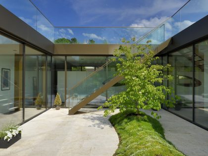 An Elegant Minimalist Home with a Roof Garden in Bavaria, Germany by F64 Architekten (10)