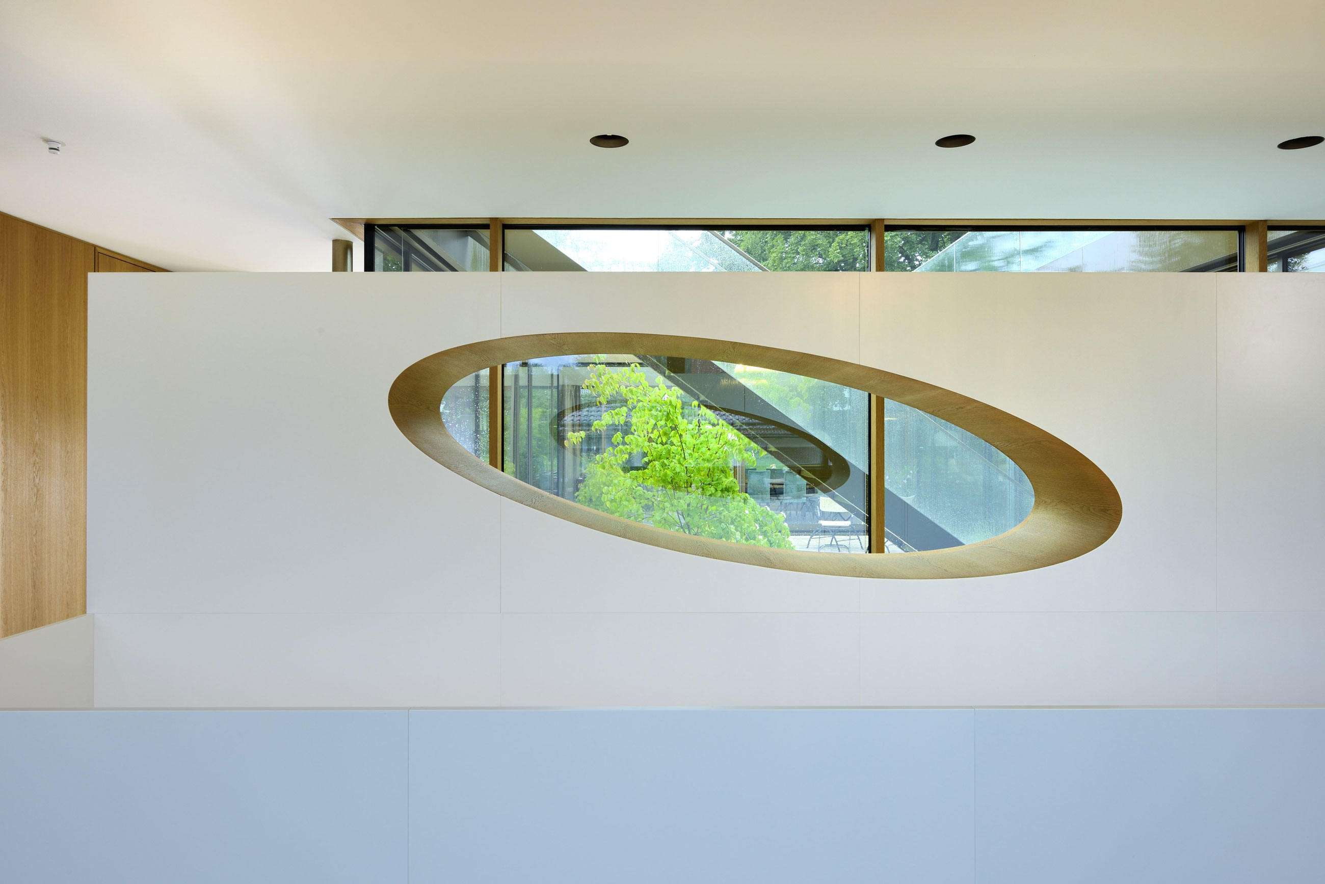 An Elegant Minimalist Home with a Roof Garden in Bavaria, Germany by F64 Architekten (15)