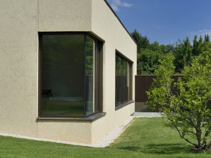 An Elegant Minimalist Home with a Roof Garden in Bavaria, Germany by F64 Architekten (3)