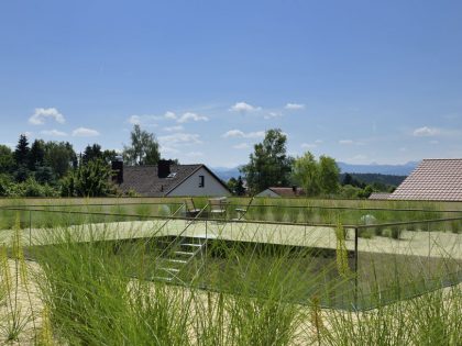 An Elegant Minimalist Home with a Roof Garden in Bavaria, Germany by F64 Architekten (5)