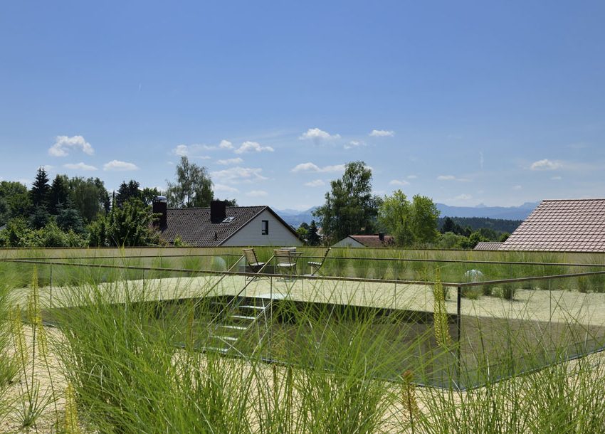 An Elegant Minimalist Home with a Roof Garden in Bavaria, Germany by F64 Architekten (5)