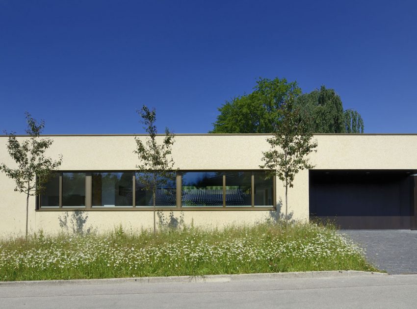 An Elegant Minimalist Home with a Roof Garden in Bavaria, Germany by F64 Architekten (6)