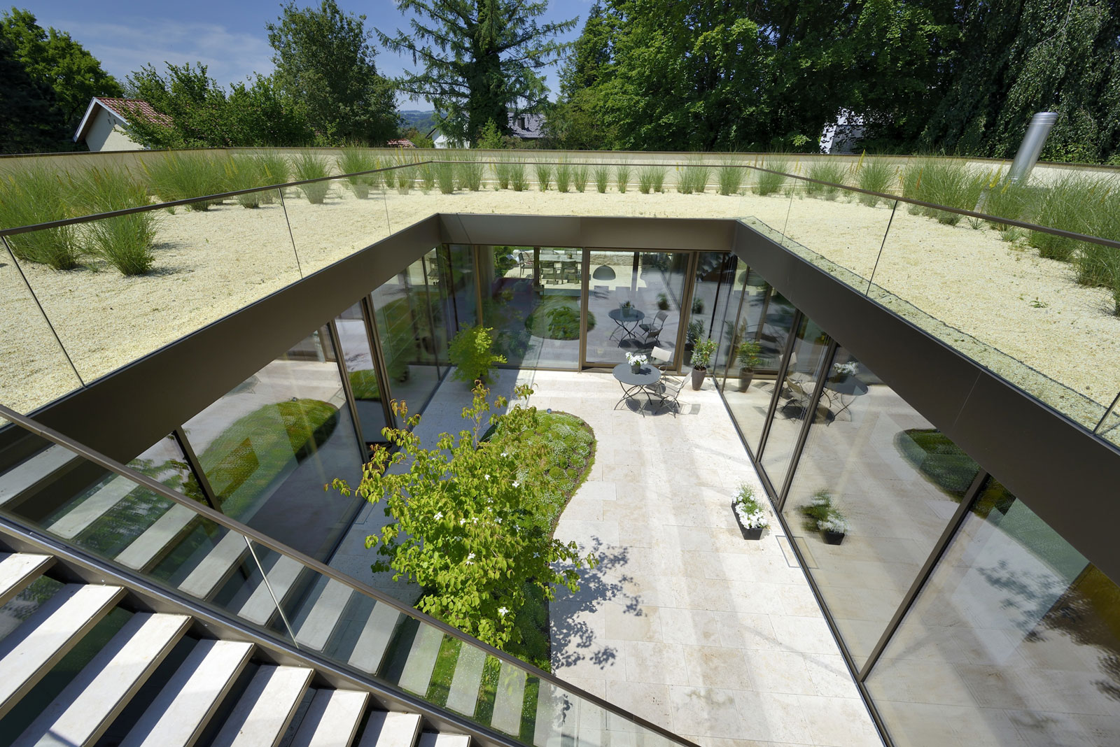 An Elegant Minimalist Home with a Roof Garden in Bavaria, Germany by F64 Architekten (8)