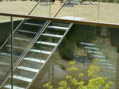 An Elegant Minimalist Home with a Roof Garden in Bavaria, Germany by F64 Architekten (9)