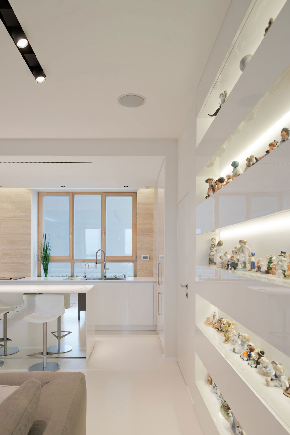 An Elegant Modern Apartment for a Collector of Porcelain Figurines in Moscow by SL*Project (9)