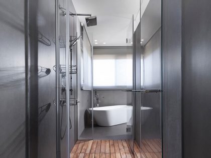 An Elegant Modern Apartment with Warm and Welcoming Atmosphere in Tel Aviv by Michal Schein (11)