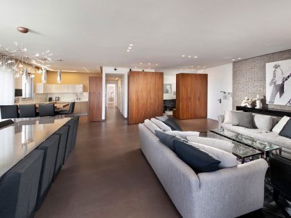 An Elegant Modern Apartment with Warm and Welcoming Atmosphere in Tel Aviv by Michal Schein (4)
