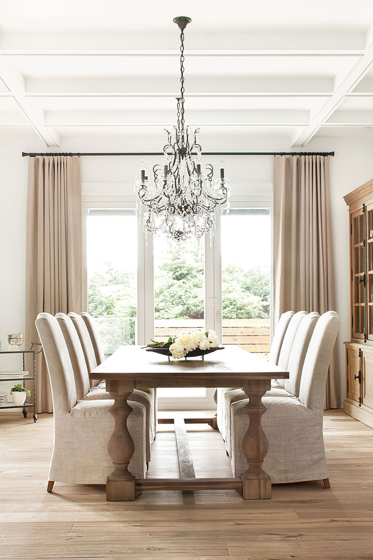 An Elegant Modern Farmhouse with Cozy and Comfortable Appearance in West Vancouver by Kelly Deck (16)