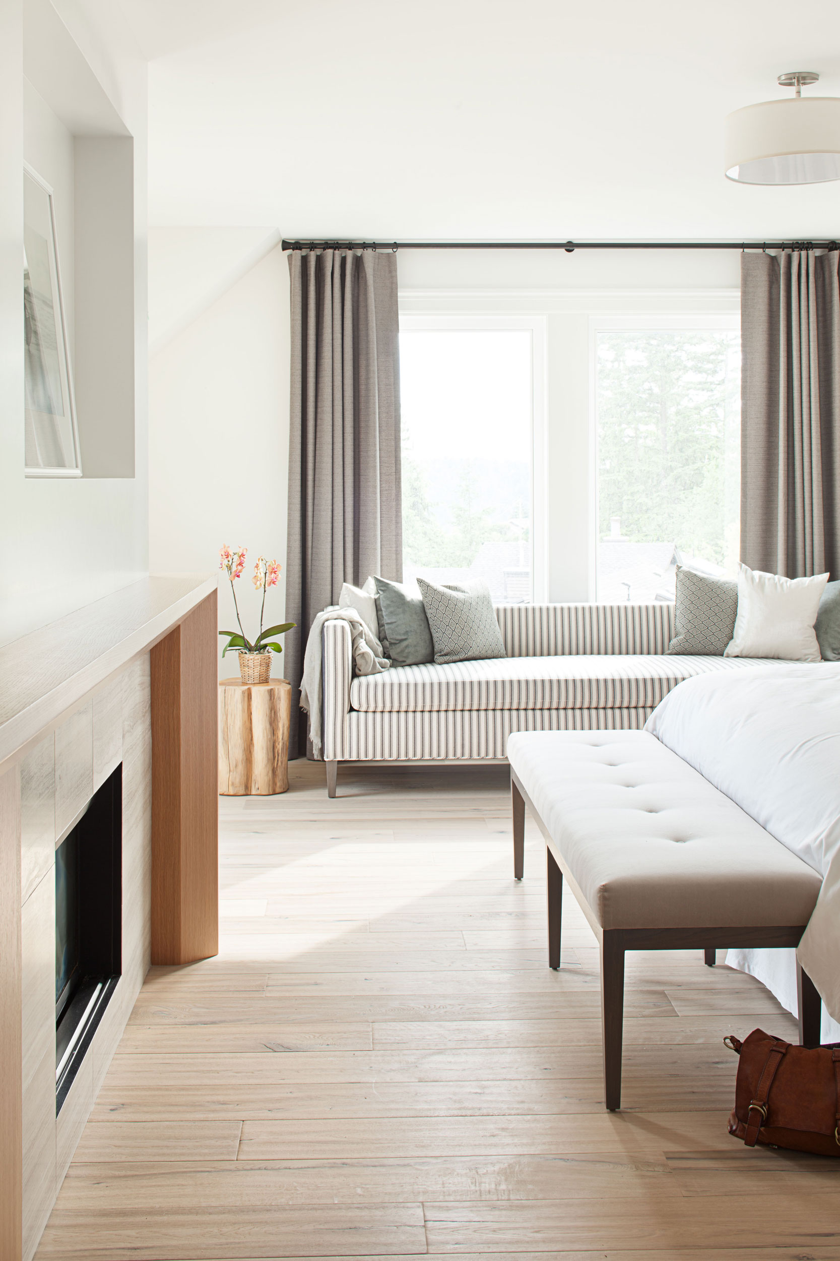 An Elegant Modern Farmhouse with Cozy and Comfortable Appearance in West Vancouver by Kelly Deck (26)