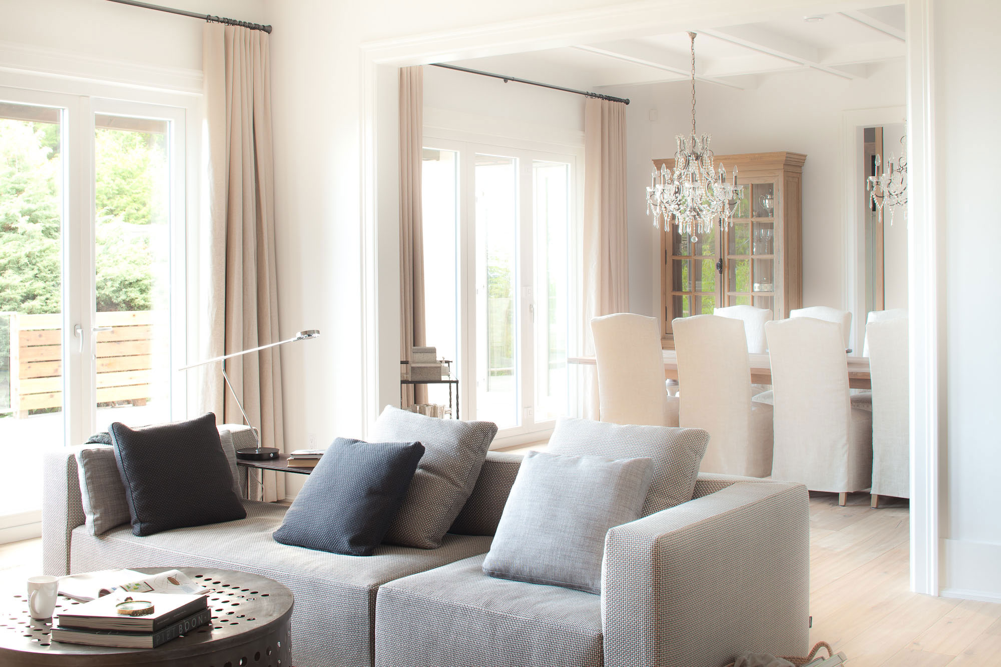 An Elegant Modern Farmhouse with Cozy and Comfortable Appearance in West Vancouver by Kelly Deck (4)
