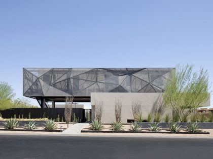 An Elegant Modern House with Beautiful Interiors in the Desert of Nevada by assemblageSTUDIO (1)