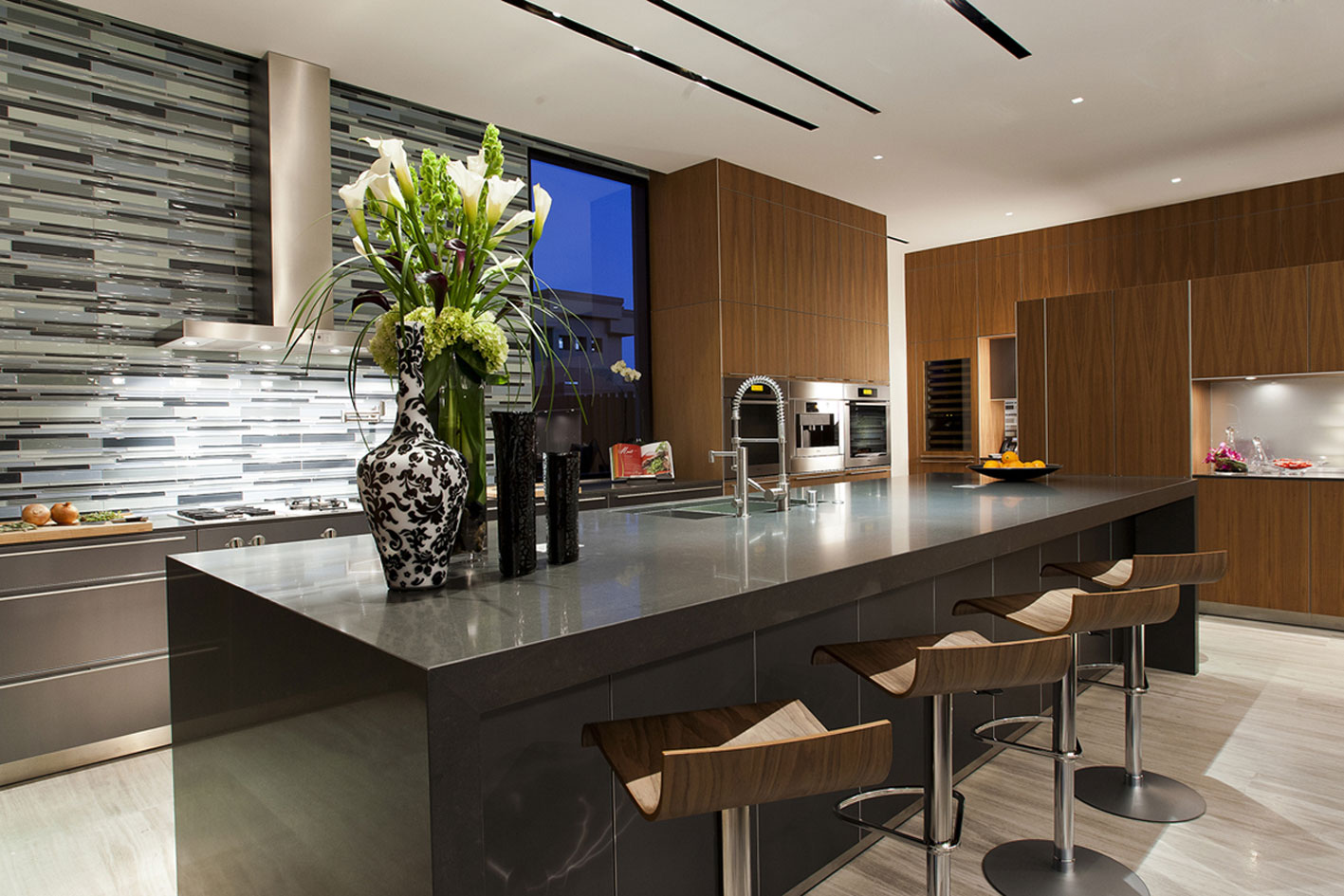 An Elegant Modern House with Beautiful Interiors in the Desert of Nevada by assemblageSTUDIO (11)