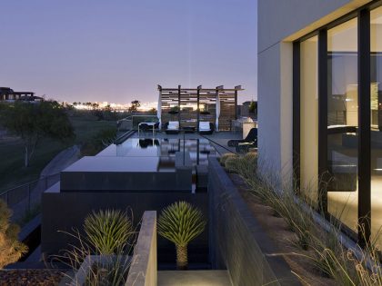 An Elegant Modern House with Beautiful Interiors in the Desert of Nevada by assemblageSTUDIO (25)
