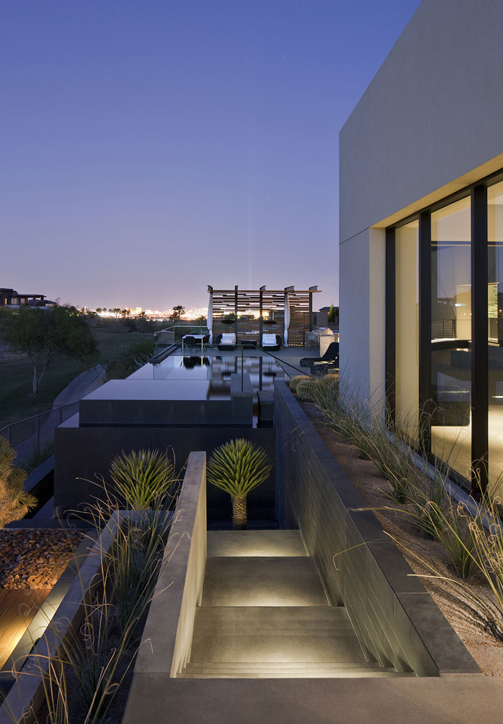 An Elegant Modern House with Beautiful Interiors in the Desert of Nevada by assemblageSTUDIO (25)