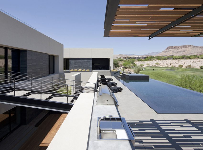 An Elegant Modern House with Beautiful Interiors in the Desert of Nevada by assemblageSTUDIO (5)
