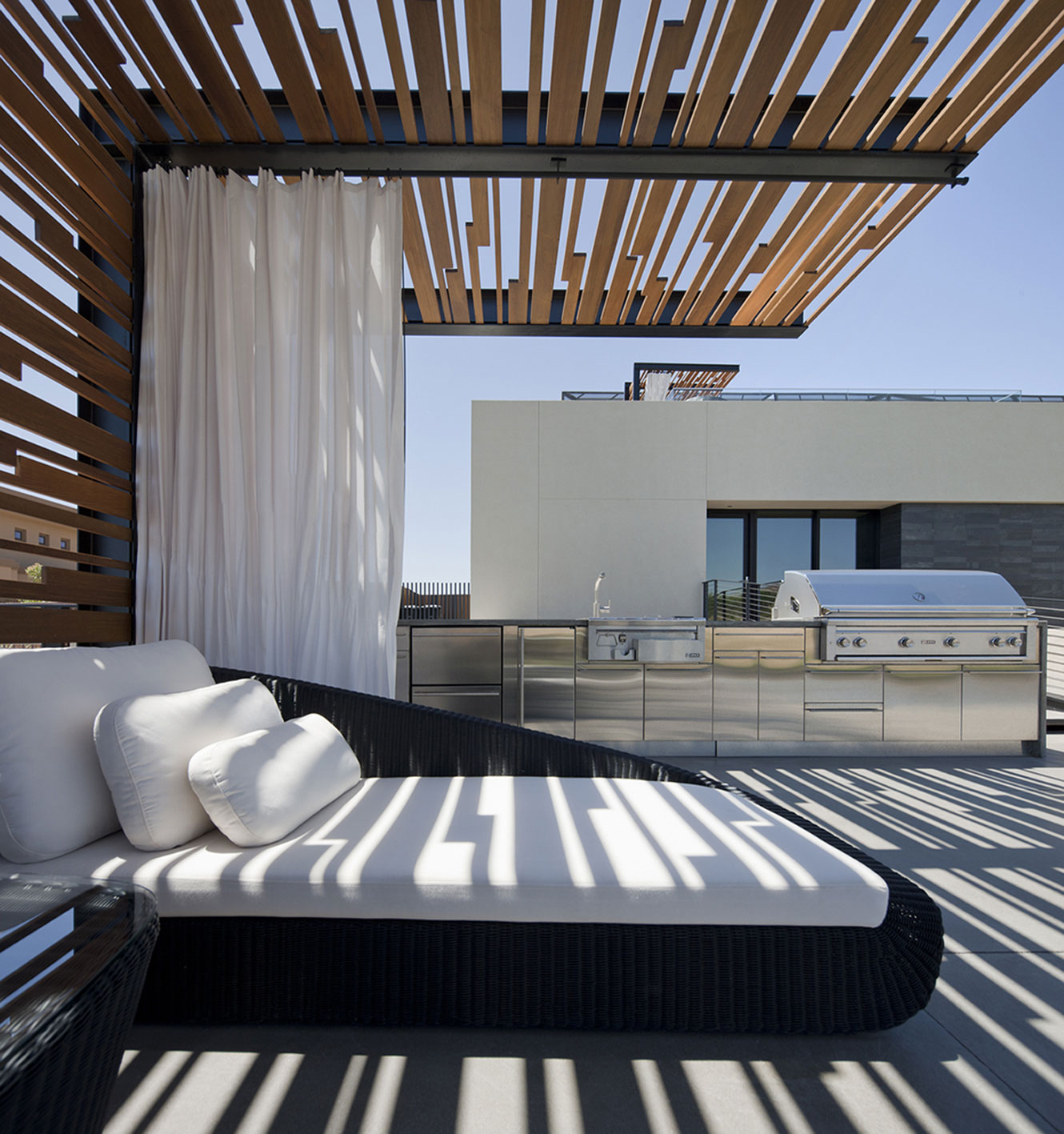 An Elegant Modern House with Beautiful Interiors in the Desert of Nevada by assemblageSTUDIO (6)