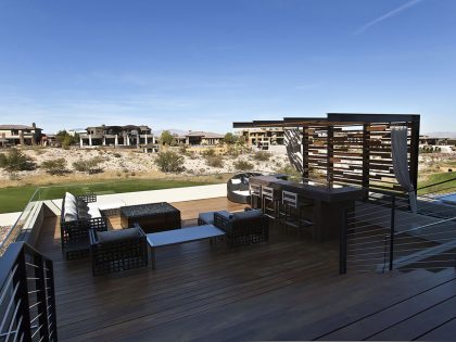 An Elegant Modern House with Beautiful Interiors in the Desert of Nevada by assemblageSTUDIO (7)