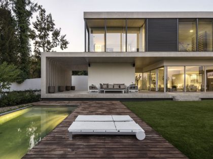 An Elegant Modern Rectangular-Shaped House with Joyful Interiors in Restelo, Portugal by Leonor Duarte Ferreira & pmc arquitectos (13)