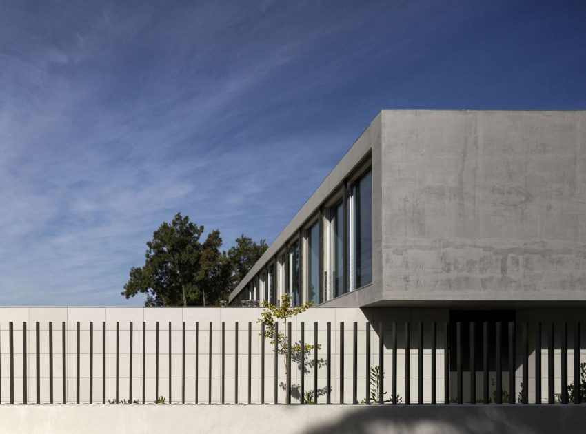 An Elegant Modern Rectangular-Shaped House with Joyful Interiors in Restelo, Portugal by Leonor Duarte Ferreira & pmc arquitectos (2)