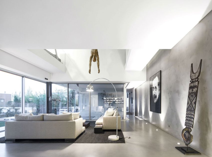 An Elegant Modern Rectangular-Shaped House with Joyful Interiors in Restelo, Portugal by Leonor Duarte Ferreira & pmc arquitectos (6)