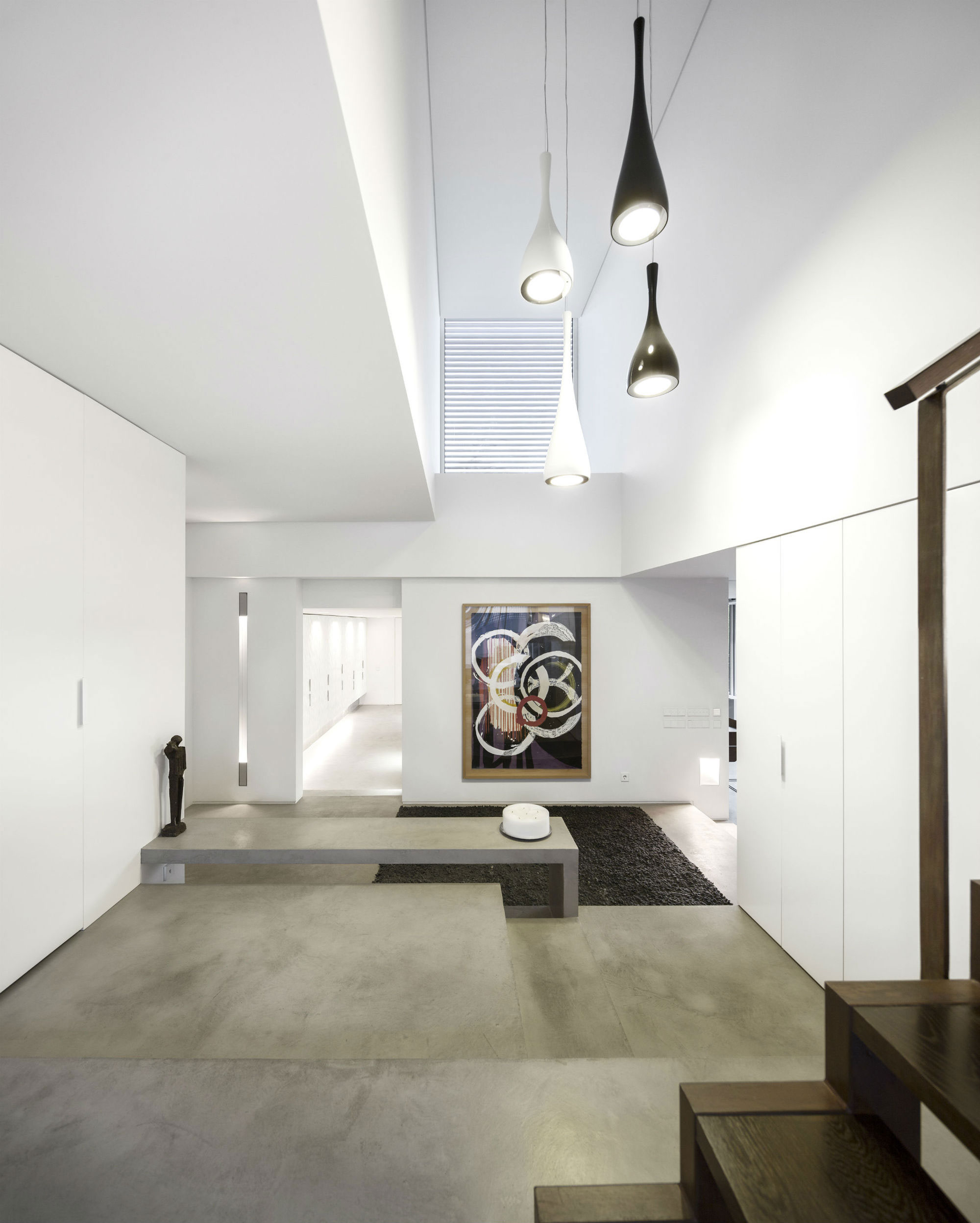 An Elegant Modern Rectangular-Shaped House with Joyful Interiors in Restelo, Portugal by Leonor Duarte Ferreira & pmc arquitectos (8)