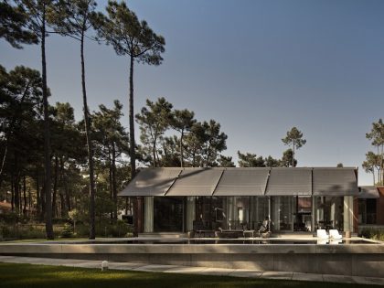 An Elegant Modern U-Shaped House in a Dense Pine Forest in Aroeira, Portugal