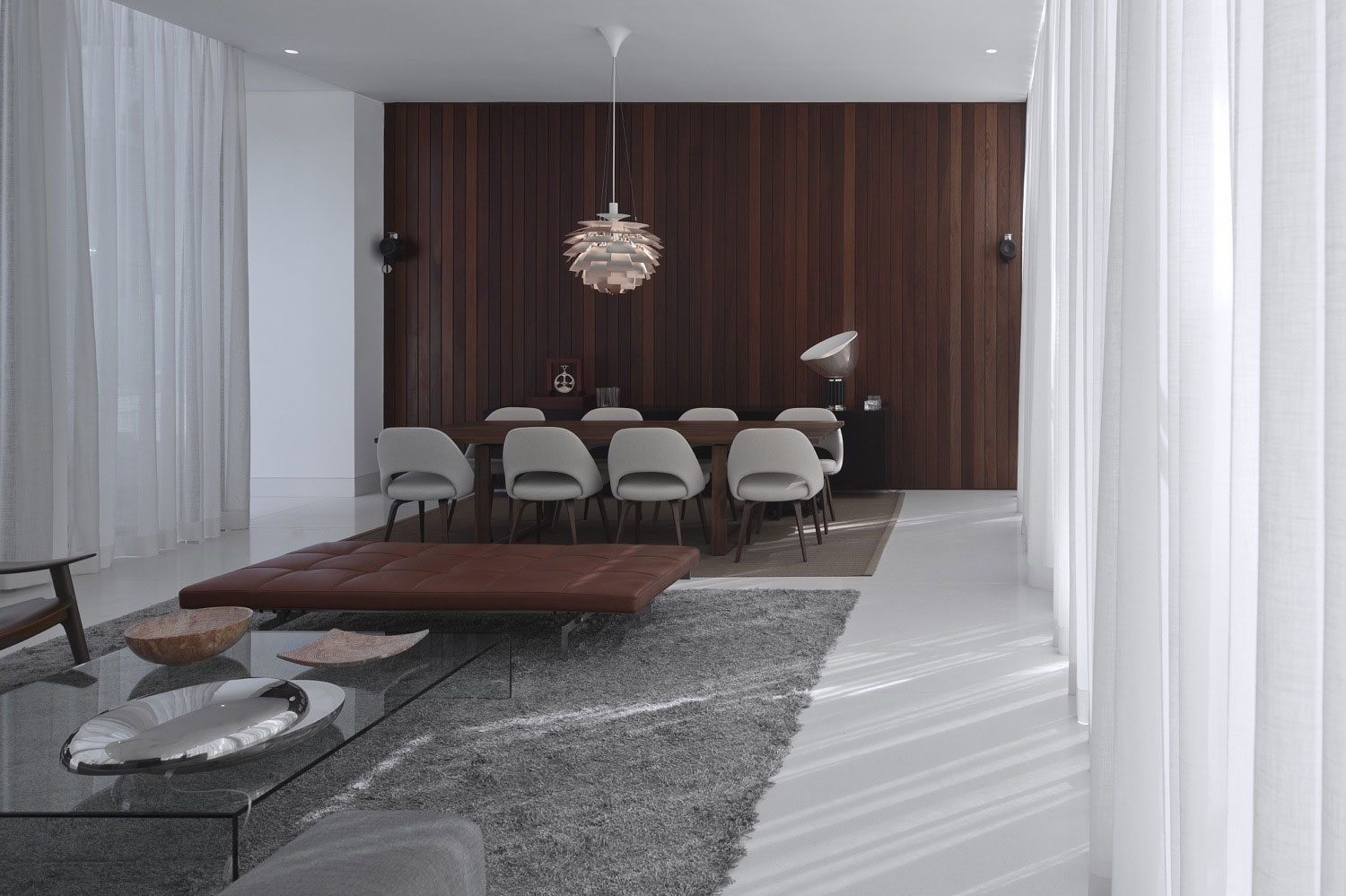 An Elegant Modern U-Shaped House in a Dense Pine Forest in Aroeira, Portugal by ColectivArquitectura (9)