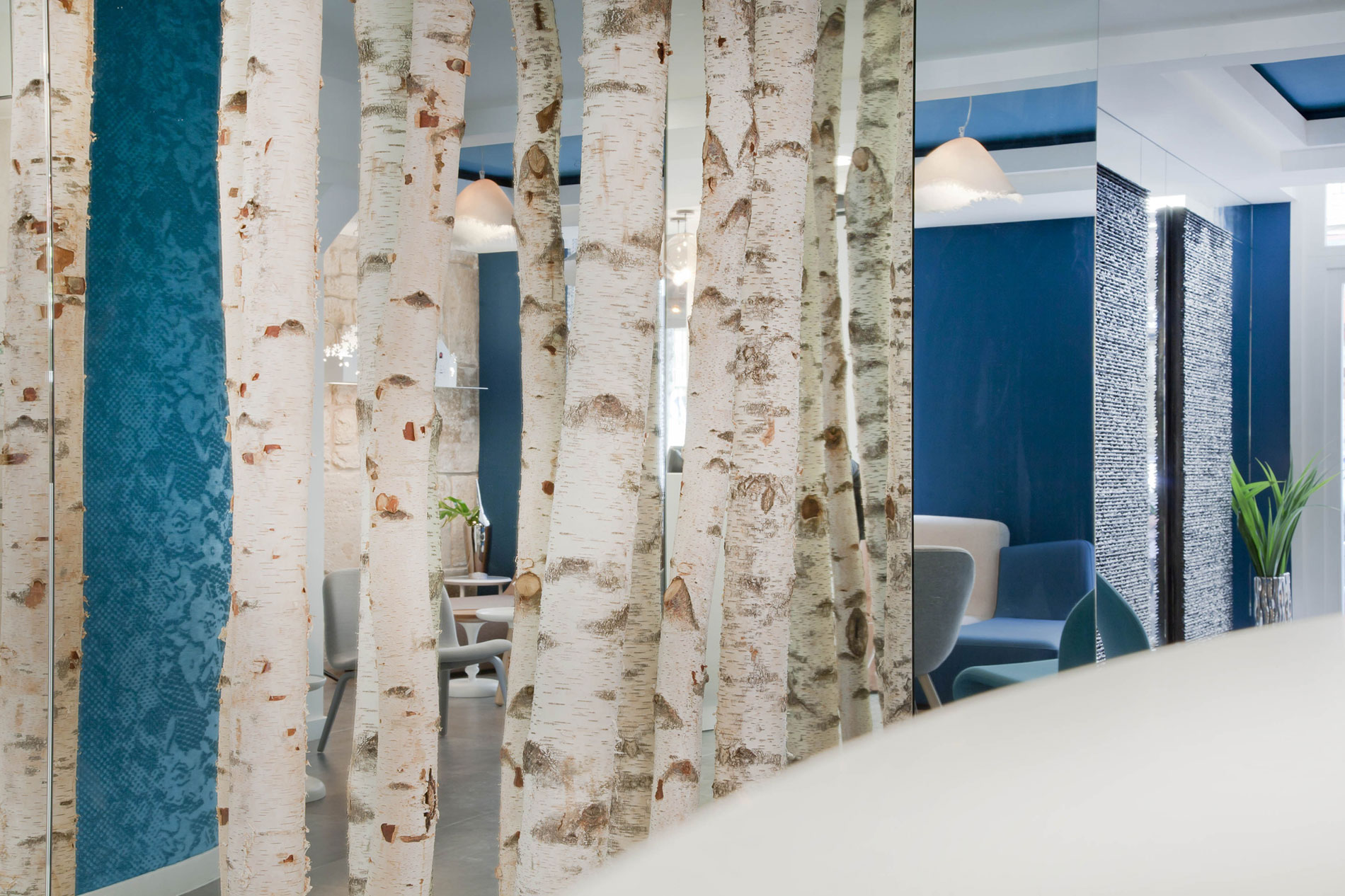 An Elegant and Chic Modern Hotel with Vibrant Interior in Paris by Peyroux & Thisy (10)