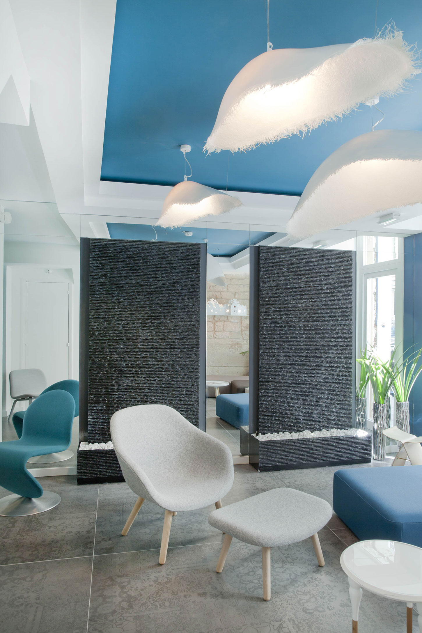 An Elegant and Chic Modern Hotel with Vibrant Interior in Paris by Peyroux & Thisy (12)