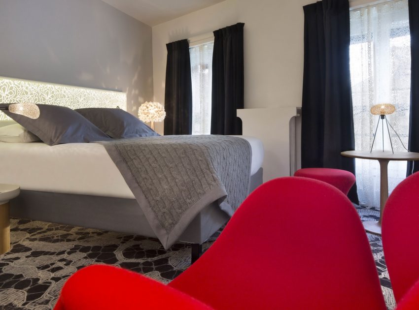 An Elegant and Chic Modern Hotel with Vibrant Interior in Paris by Peyroux & Thisy (24)
