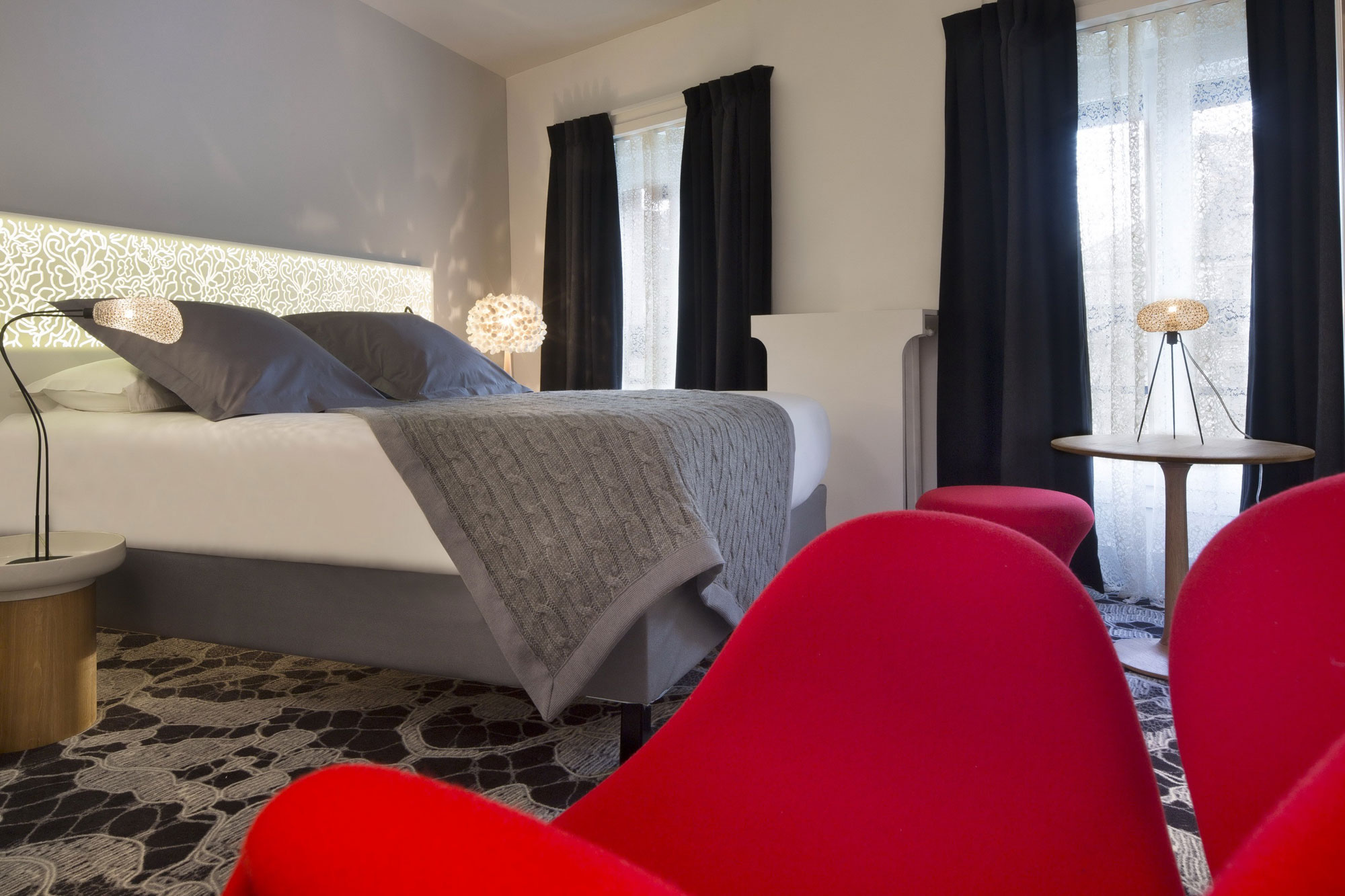 An Elegant and Chic Modern Hotel with Vibrant Interior in Paris by Peyroux & Thisy (24)