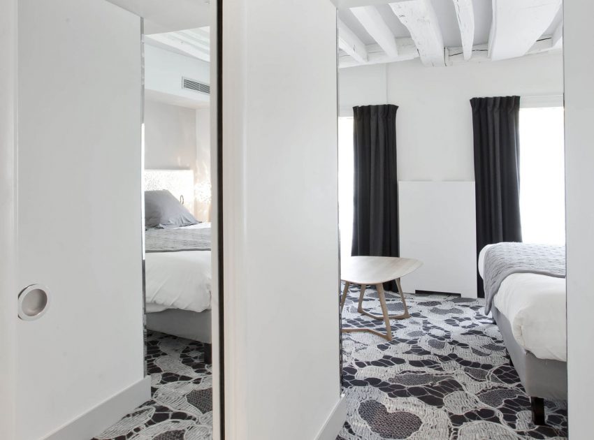 An Elegant and Chic Modern Hotel with Vibrant Interior in Paris by Peyroux & Thisy (25)